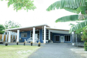 Tropical Mountain View home 5min from APIA